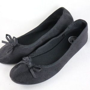 Like New SO Seashell Woven Stretchy Bow Front Flat